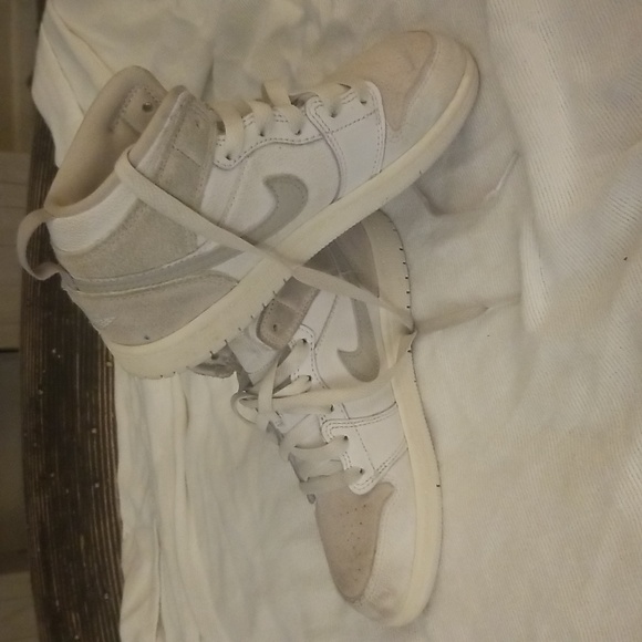 Nike - Picture 3 of 3